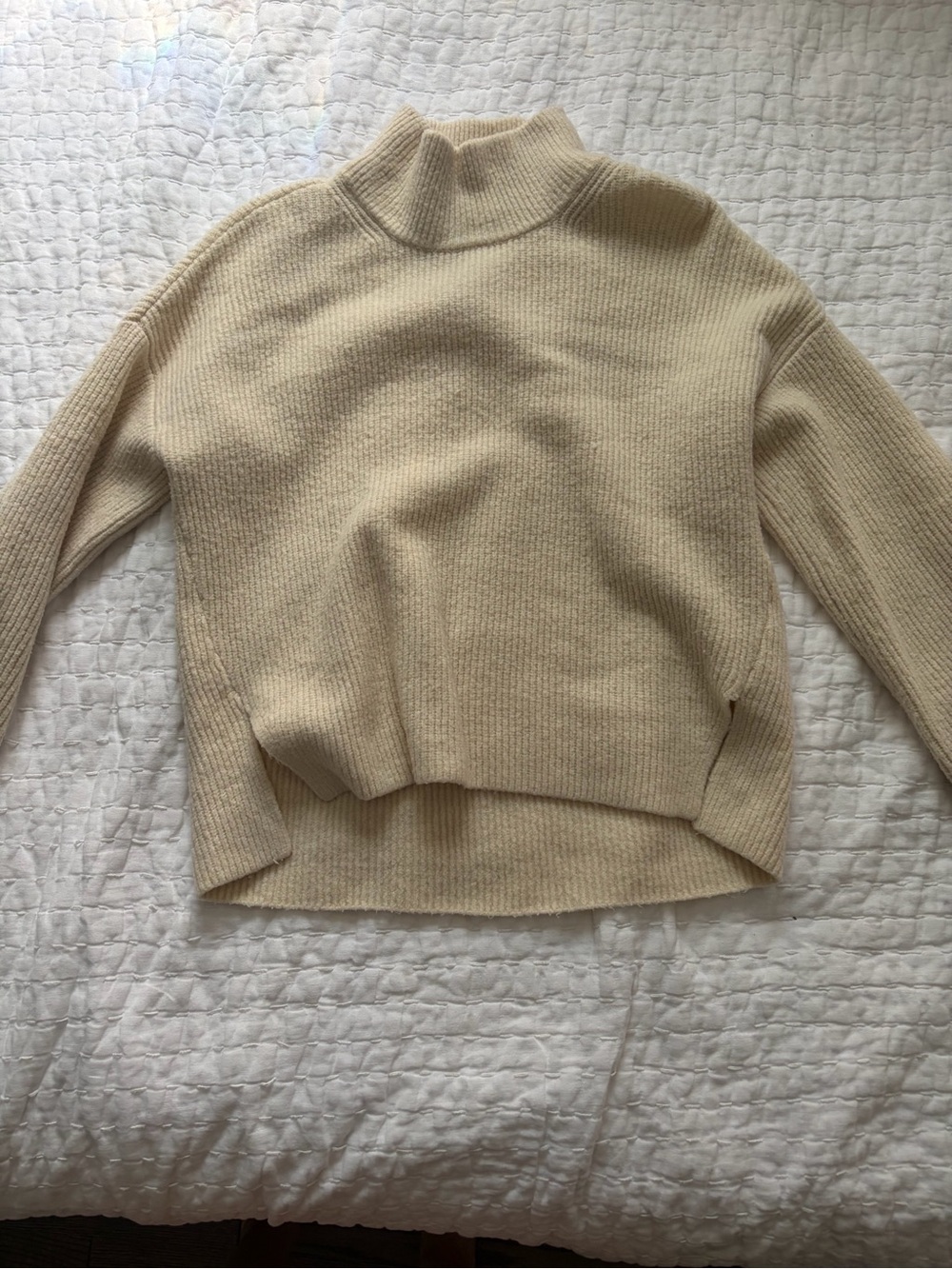 Abercrombie & Fitch Cream Turtleneck Ribbed Sweater size small worn once